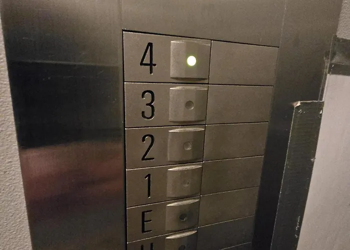 Appartement 76m2 - 2 Raum In Zittauer Stadtzentrum Innenstadt Innenring Lage - Wohnen Auf Zeit In Zittau