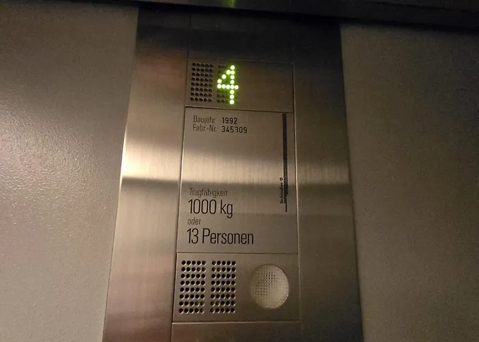 76m2 - 2 Raum In Zittauer Stadtzentrum Innenstadt Innenring Lage - Wohnen Auf Zeit In 公寓